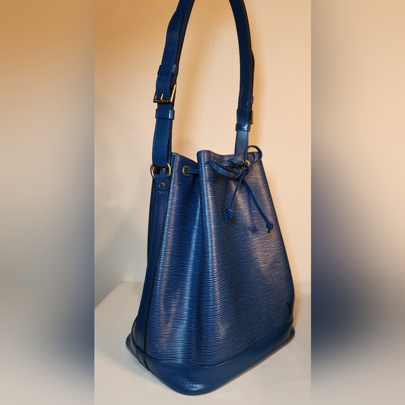 Louis Vuitton Epi Leather Noé GM Toledo Blue Drawsting Bucket Shoulder Bag - Picture 2 of 8